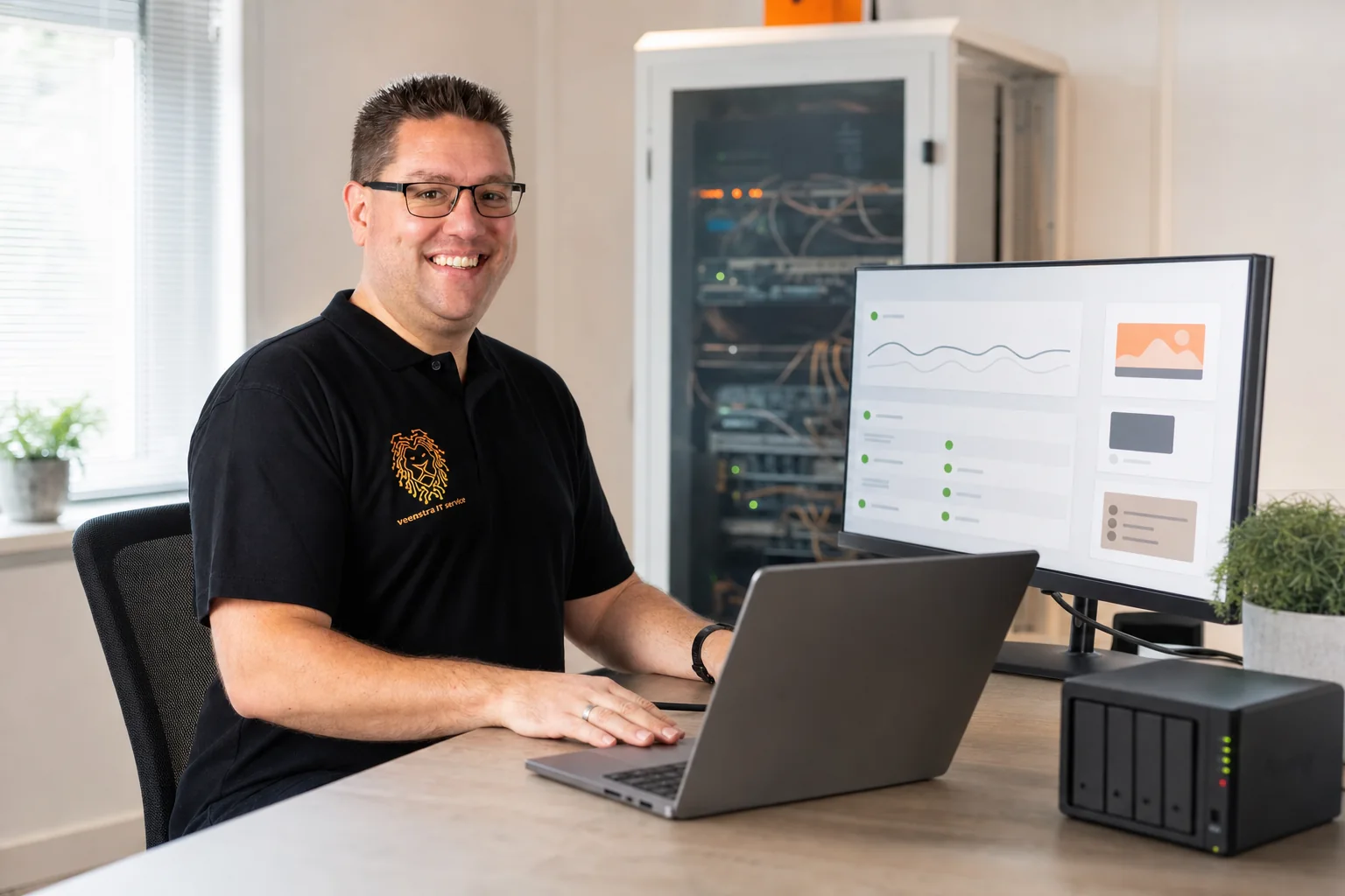 Mike Veenstra controleert zakelijke hosting en servers